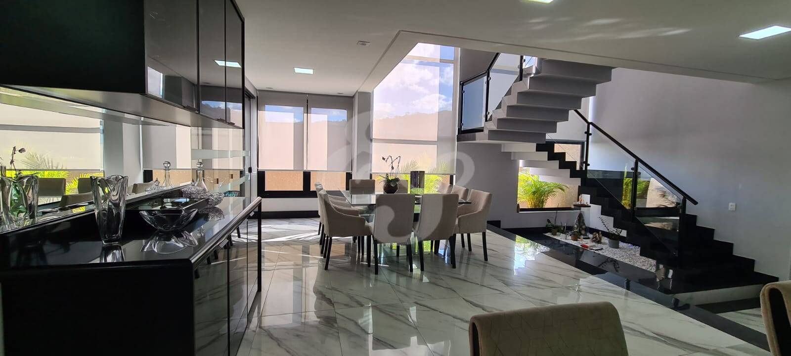 Casa de Condomínio à venda com 4 quartos, 440m² - Foto 1