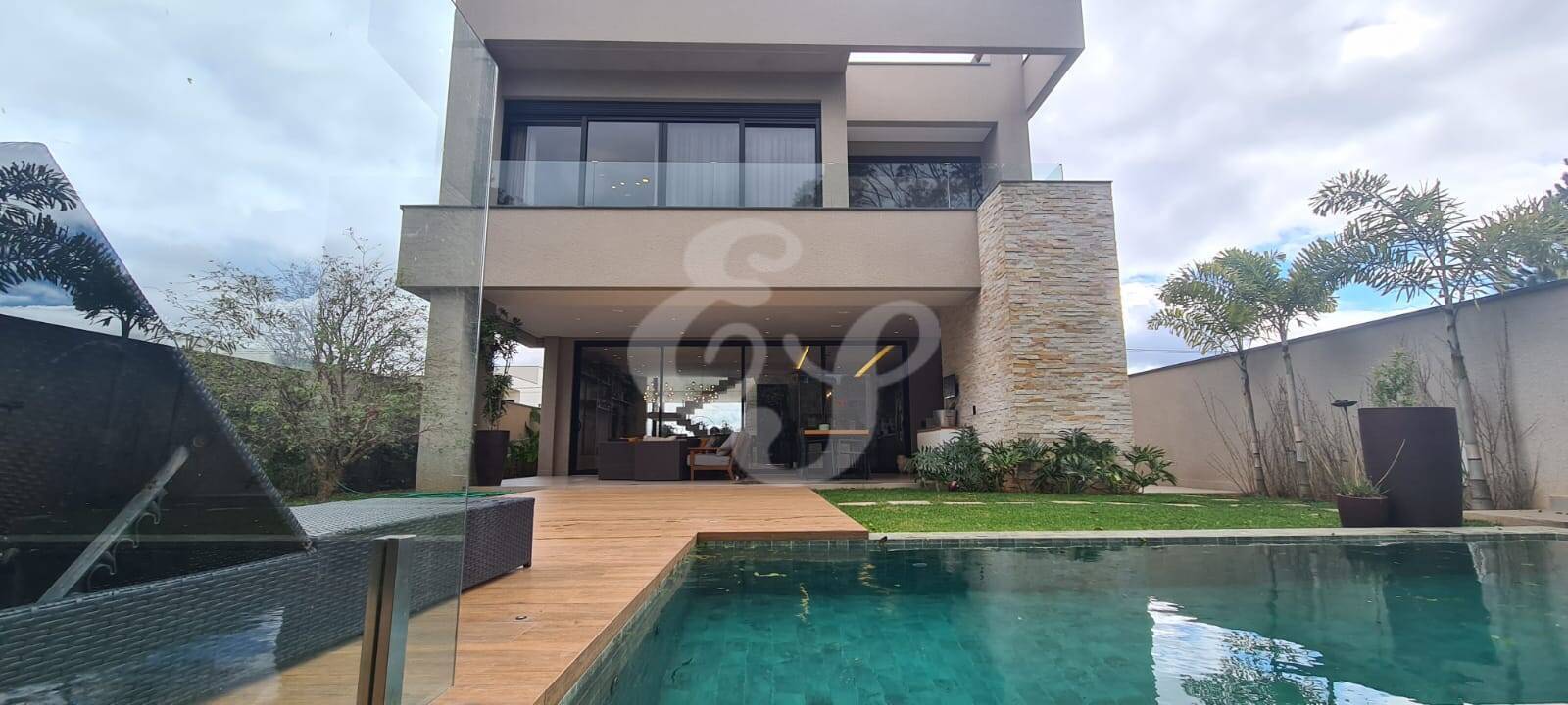 Casa de Condomínio à venda com 3 quartos, 300m² - Foto 1