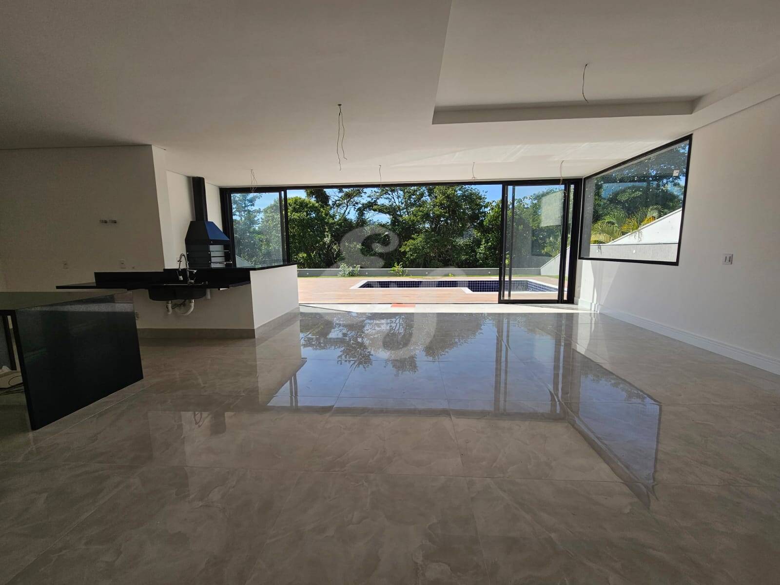 Casa de Condomínio à venda com 4 quartos, 372m² - Foto 1