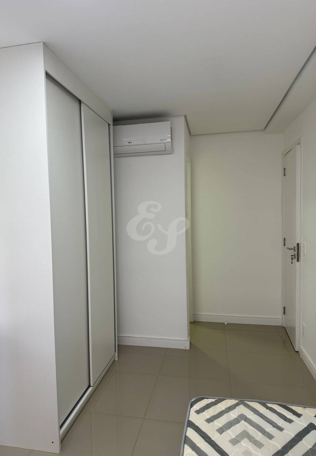 Apartamento para alugar com 3 quartos, 110m² - Foto 12