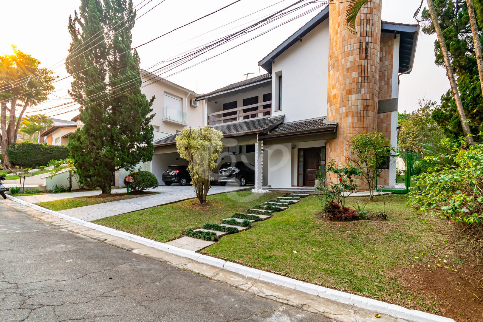 Casa de Condomínio à venda com 4 quartos, 400m² - Foto 2