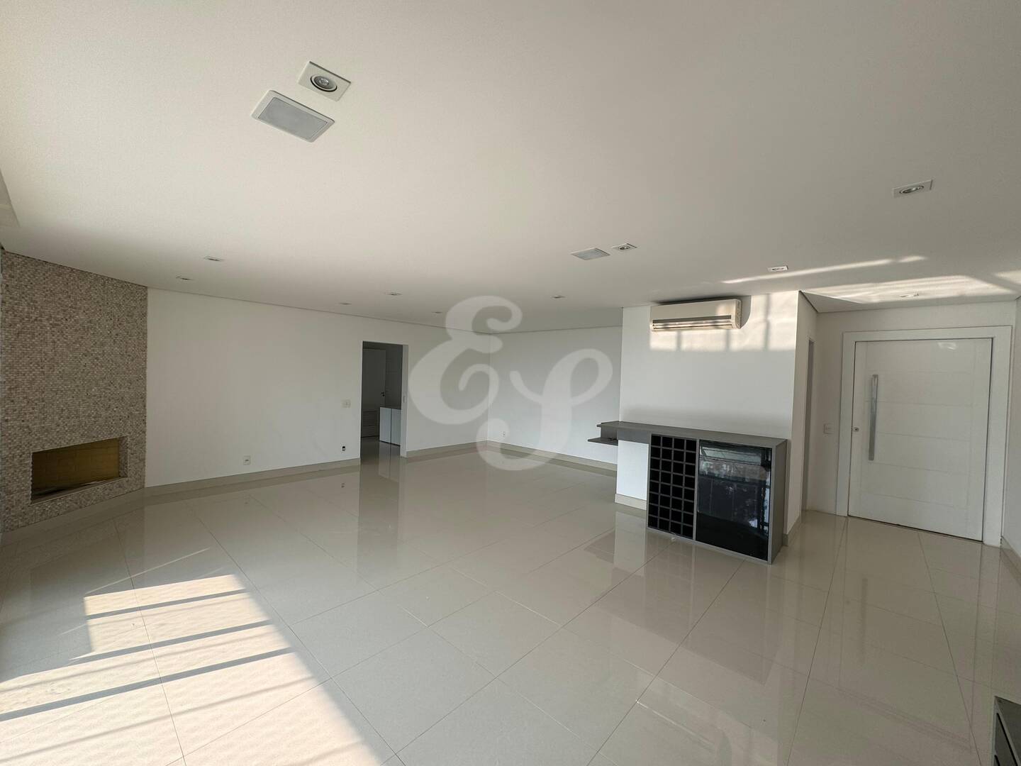 Apartamento para alugar com 4 quartos, 202m² - Foto 2