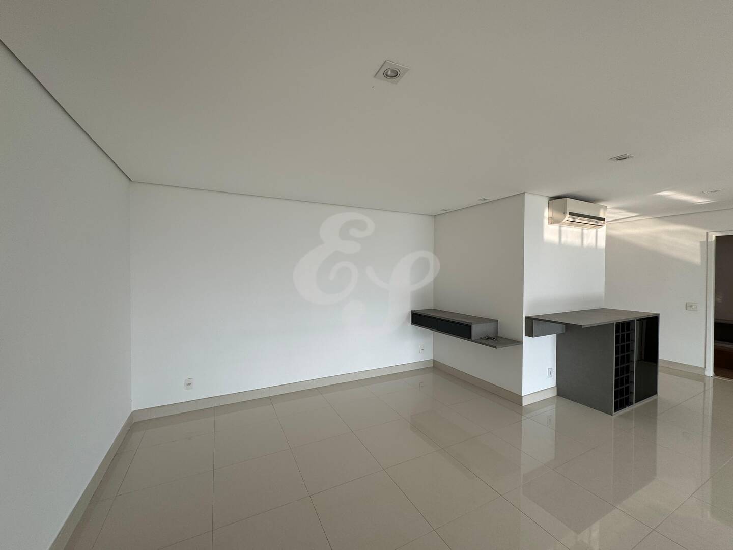 Apartamento para alugar com 4 quartos, 202m² - Foto 3