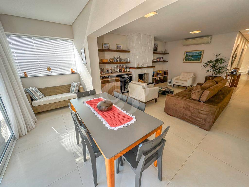 Casa de Condomínio à venda com 4 quartos, 350m² - Foto 13